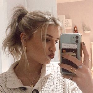 Meet your Posher, Elisa